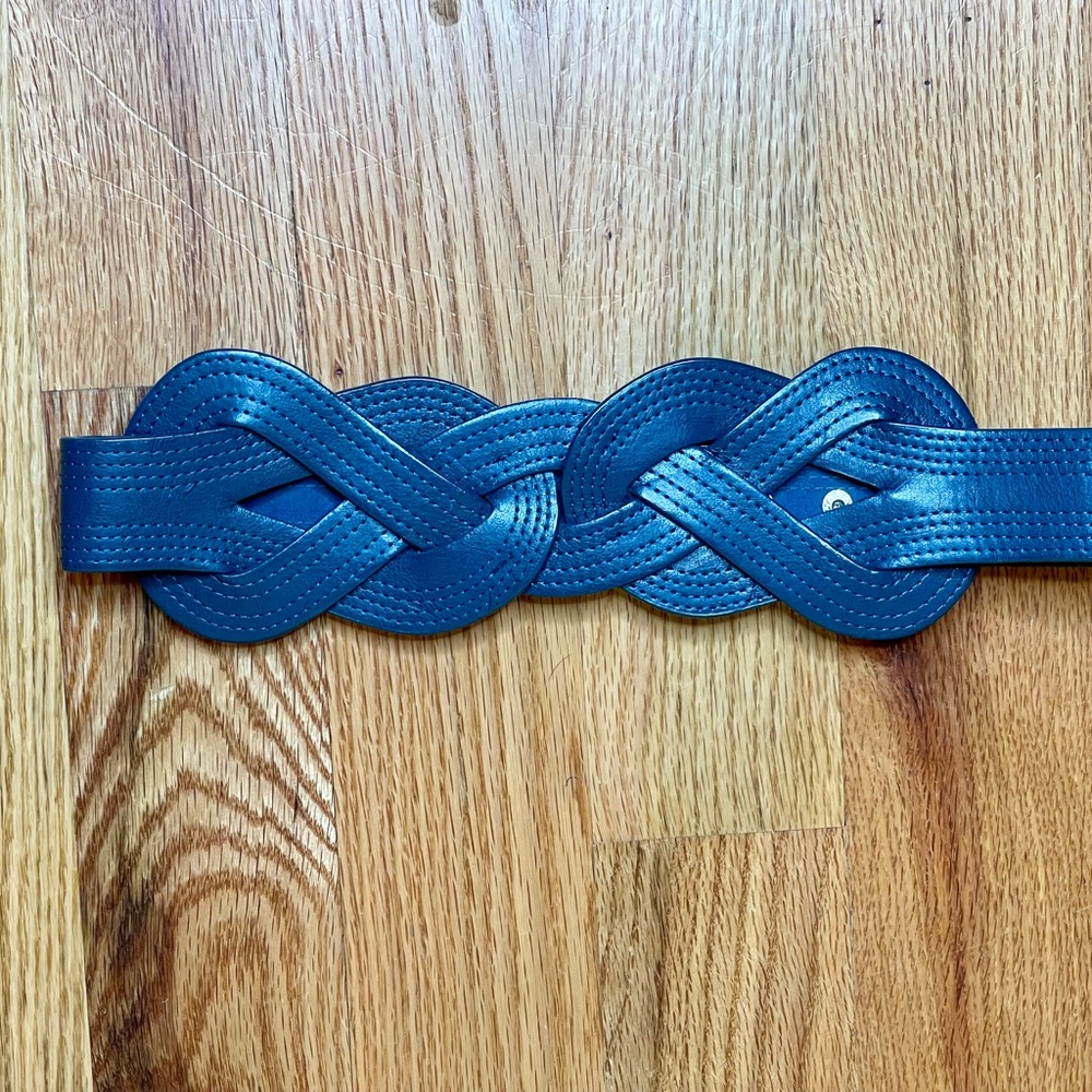 Leather belt in teal color